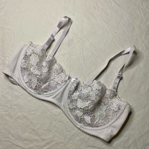 White floral lace bra